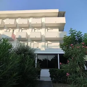 hotel-pigalle-riccione.riccione-hotels.org/